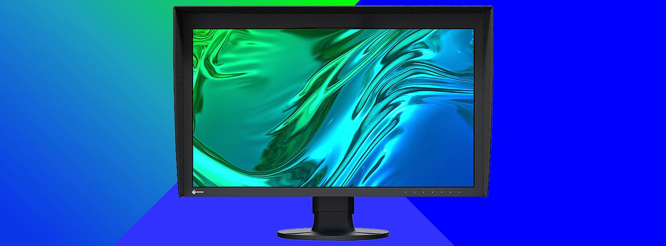 Computermonitor met zwarte rand op een standaard, waarop een abstract, vloeiend patroon in groen-, turquoise- en blauwtinten wordt weergegeven, tegen een geometrische achtergrond met een blauw-groene kleurverloop.