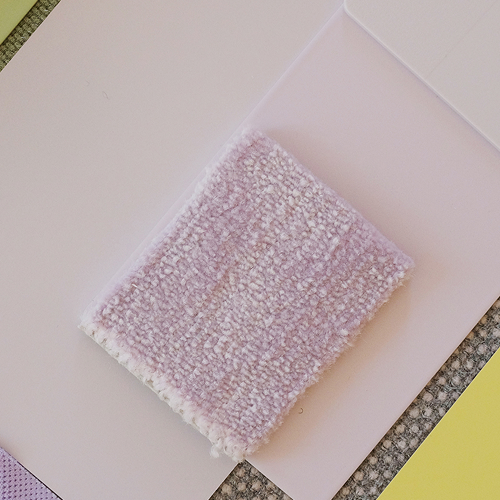 Waarom kleuren er op verschillende materialen anders uitzien