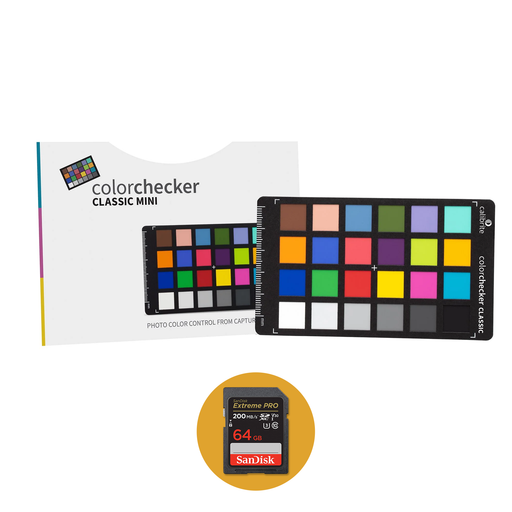 Afbeelding van een Calibrite ColorChecker Classic Mini met een gratis SanDisk 64GB geheugenkaart.