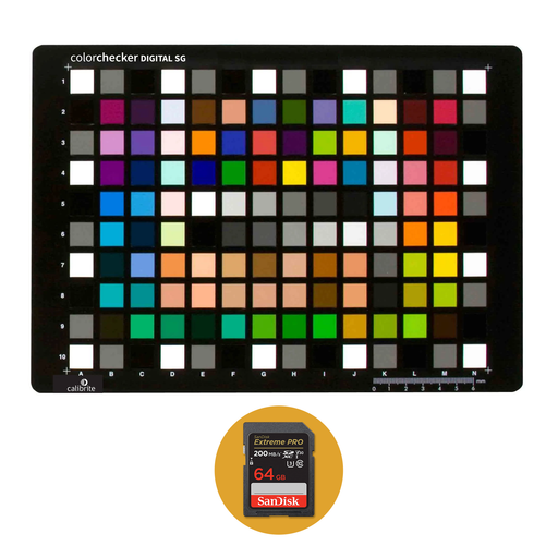 Afbeelding van een Calibrite ColorChecker Digital SG met een gratis SanDisk 64GB geheugenkaart.