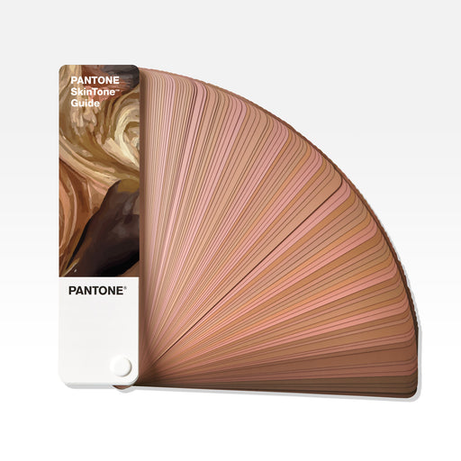 De PANTONE SkinTone Guide is uitgewaaierd, waarbij één kleurstaal per pagina wordt getoond in een volledige reeks huidtinten.