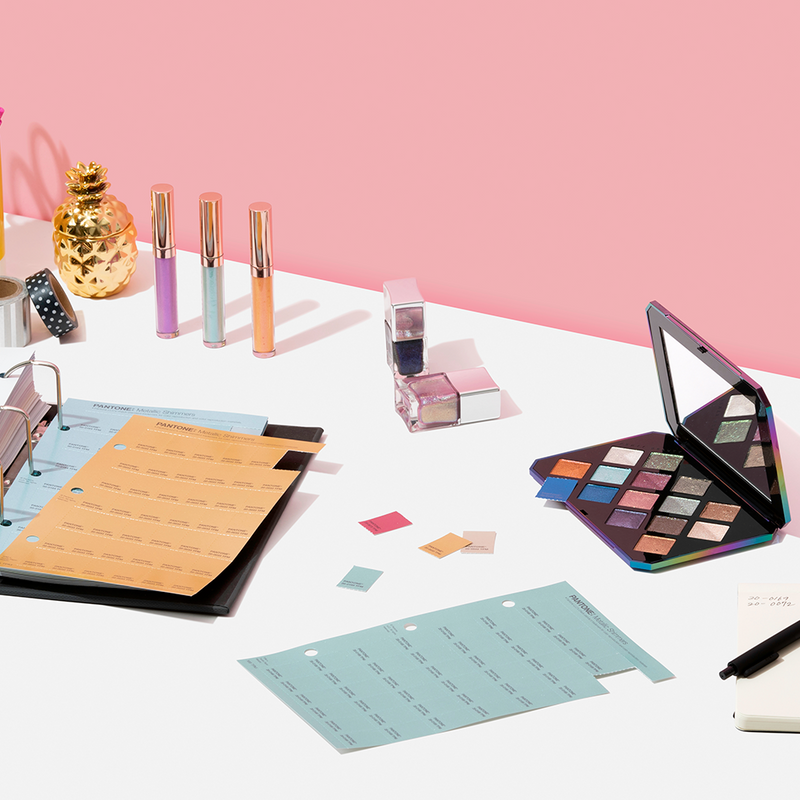 PANTONE FHI Metallic Shimmers Color Specifier