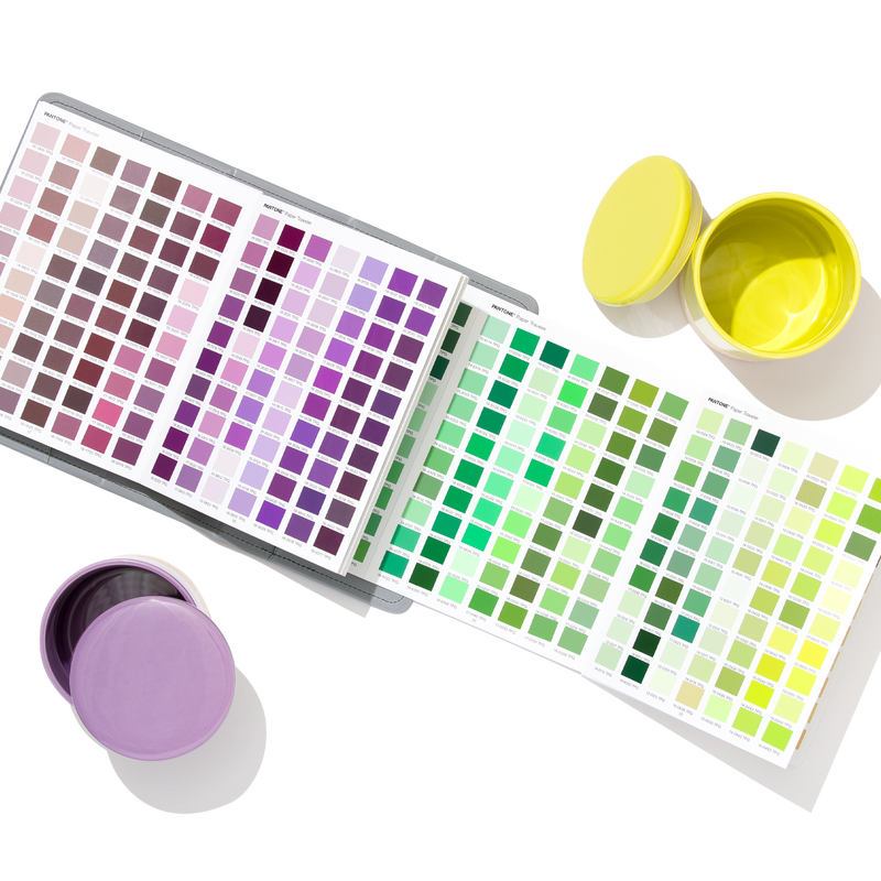 PANTONE Fashion Home + Interiors Paper Traveler