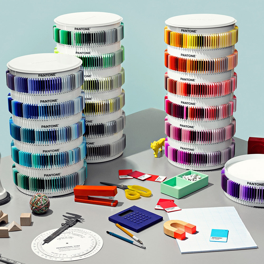 PANTONE Plus Plastic Standard Chips Collection — Kleurgidsen.nl